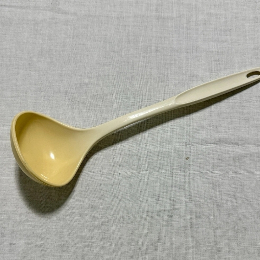 Vintage Foley Nylon Plastic Soup Ladle Spoon Dipper Almond Retro Kitchen